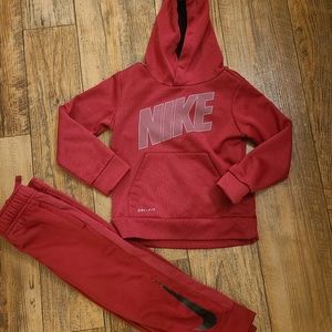Toddler boys NIKE outfit, size 4